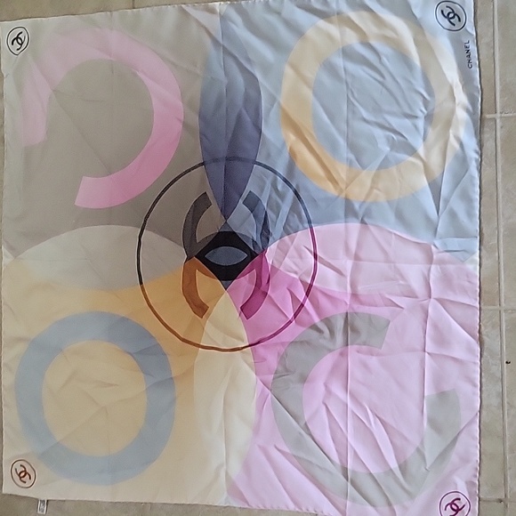 Made in Italy CHANEL 100% Silk Scarf - Picture 2 of 11